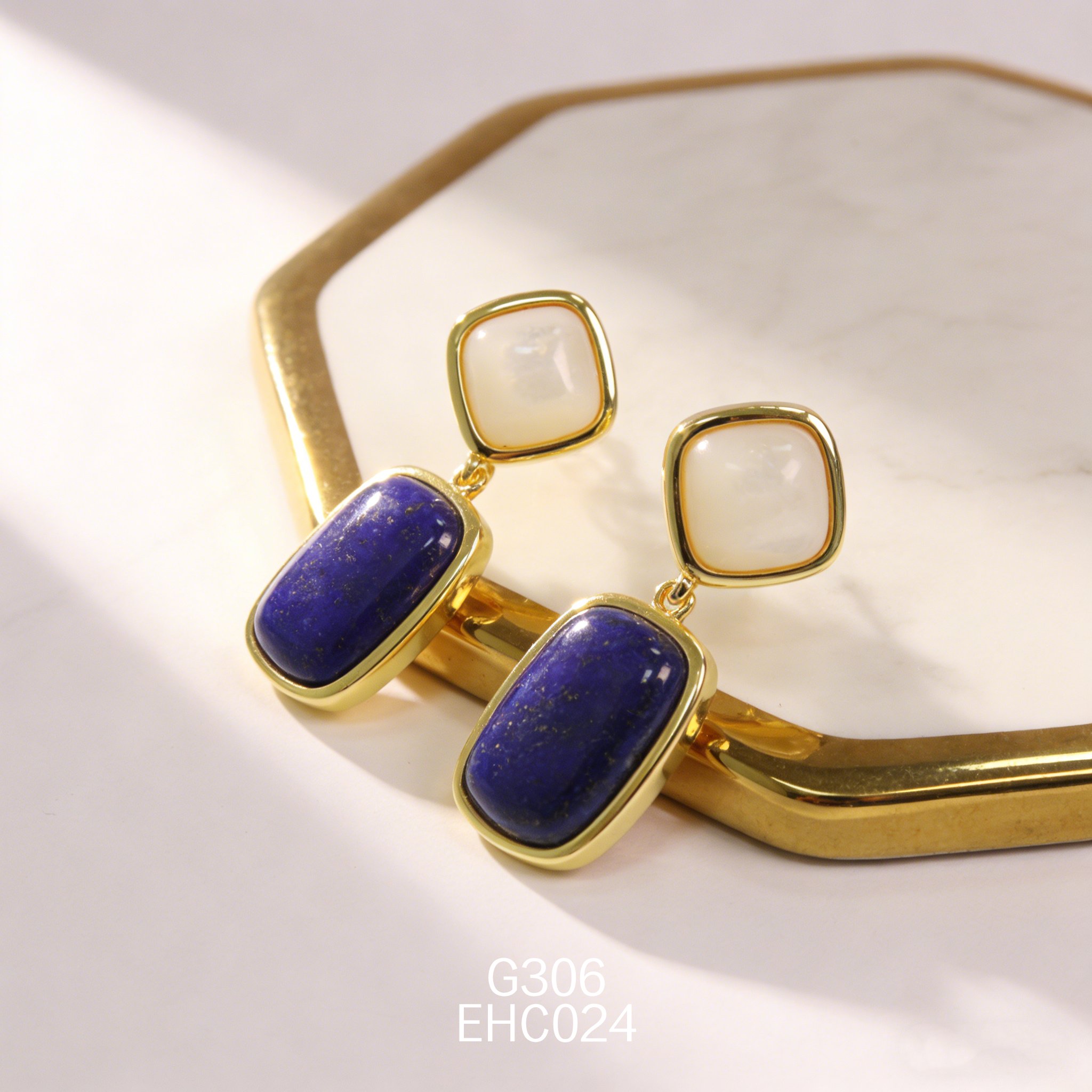 电镀黄金白贝 + 青金石封底耳环