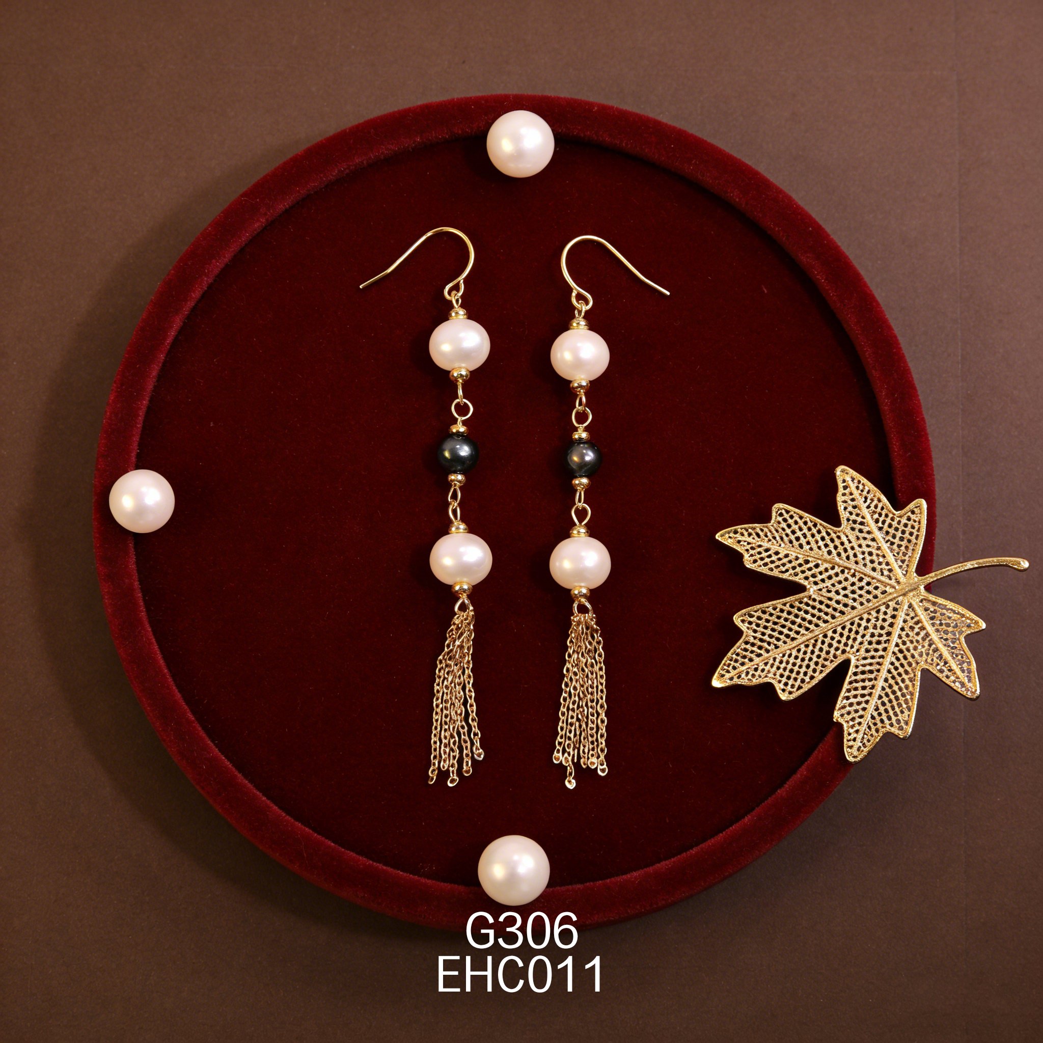 电镀黄金黑白珍珠耳环