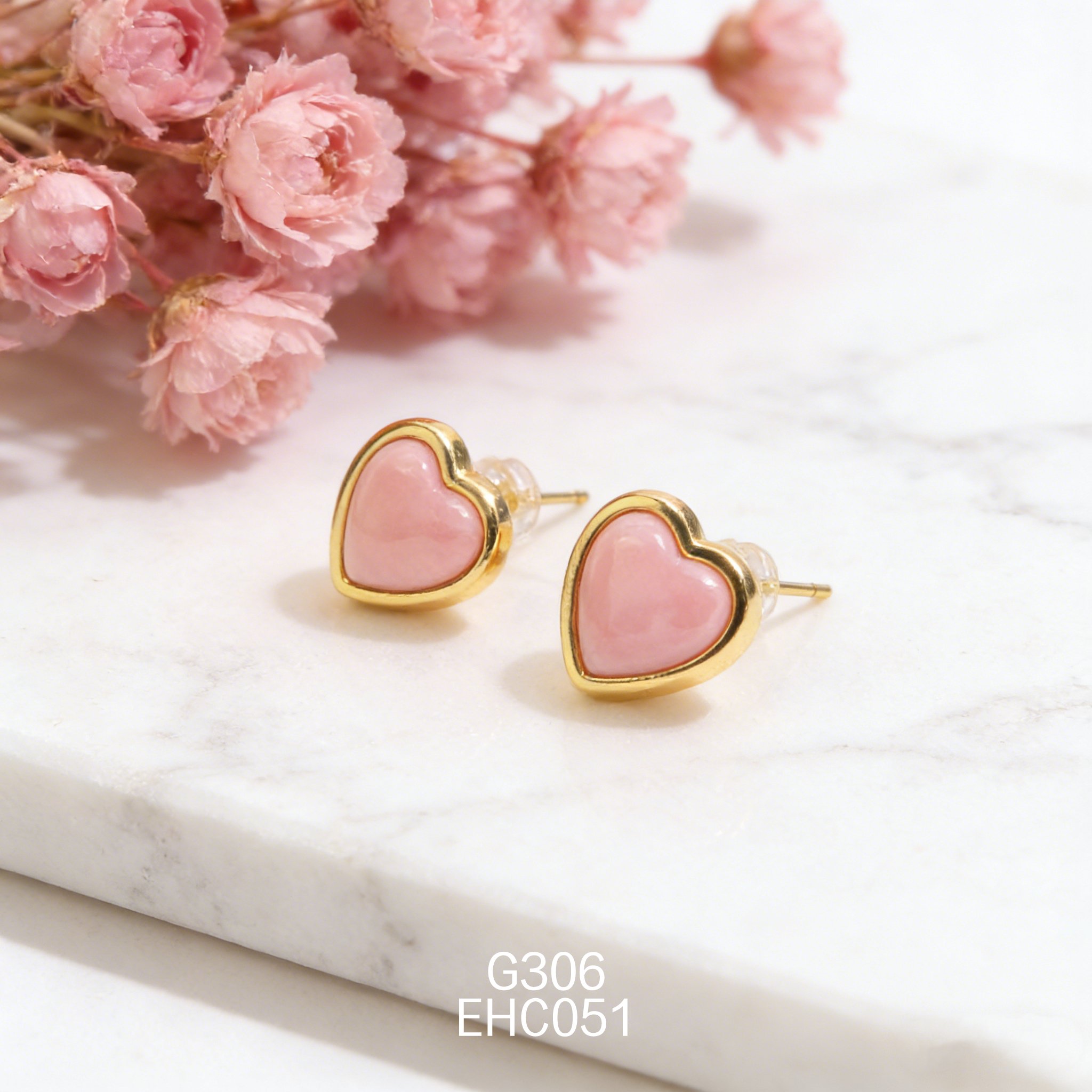 电镀黄金心形女皇贝耳环