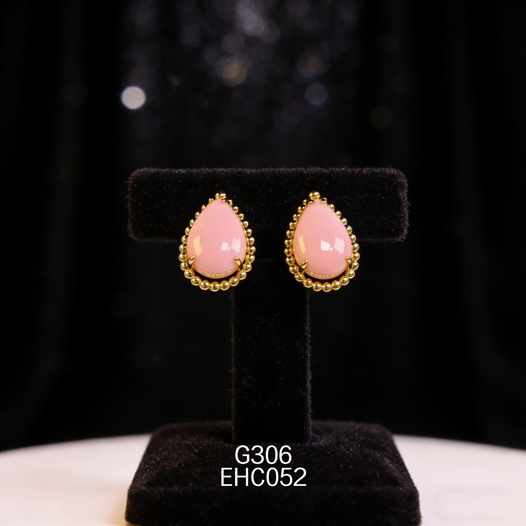 电镀黄金女皇贝耳环