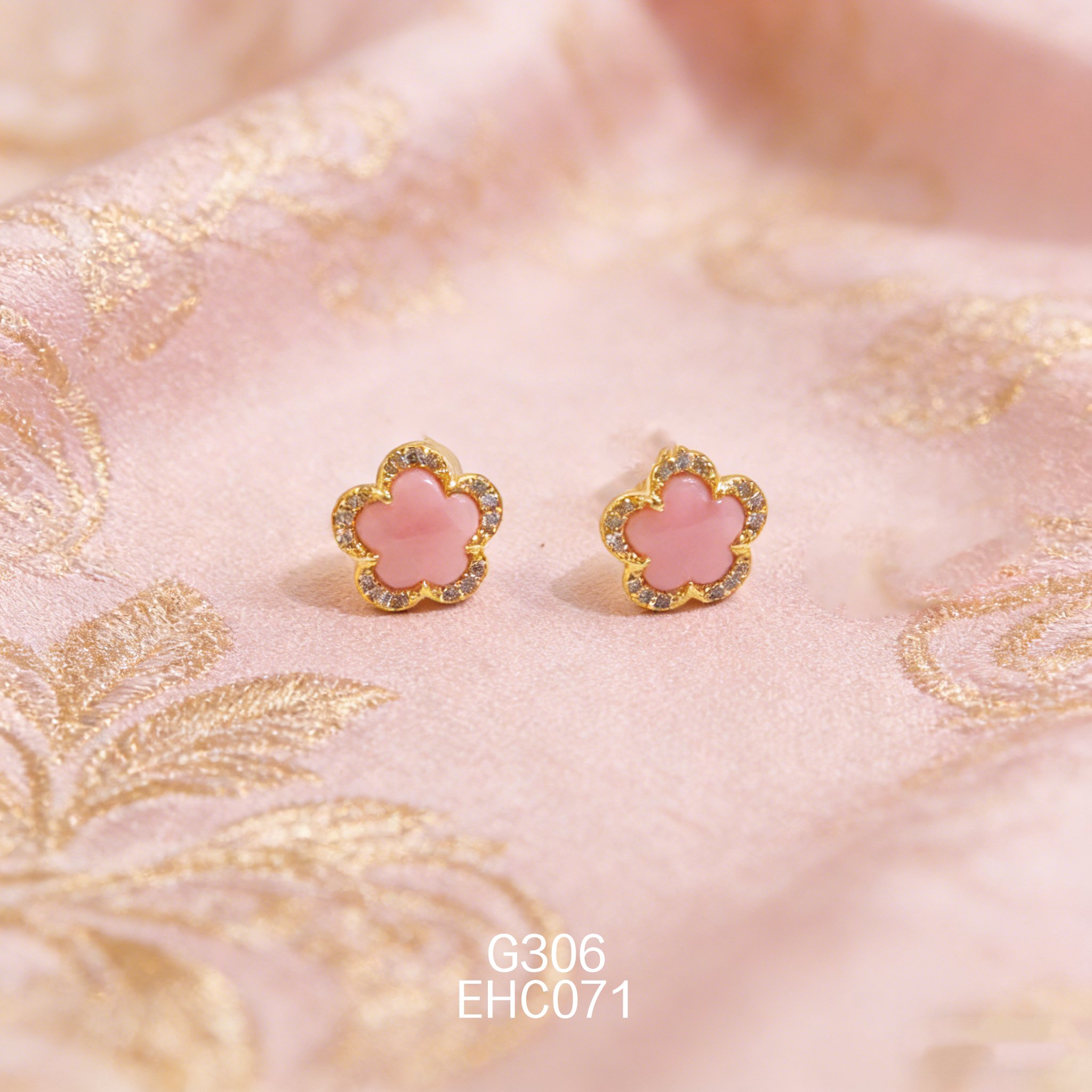 电镀黄金女皇贝耳环