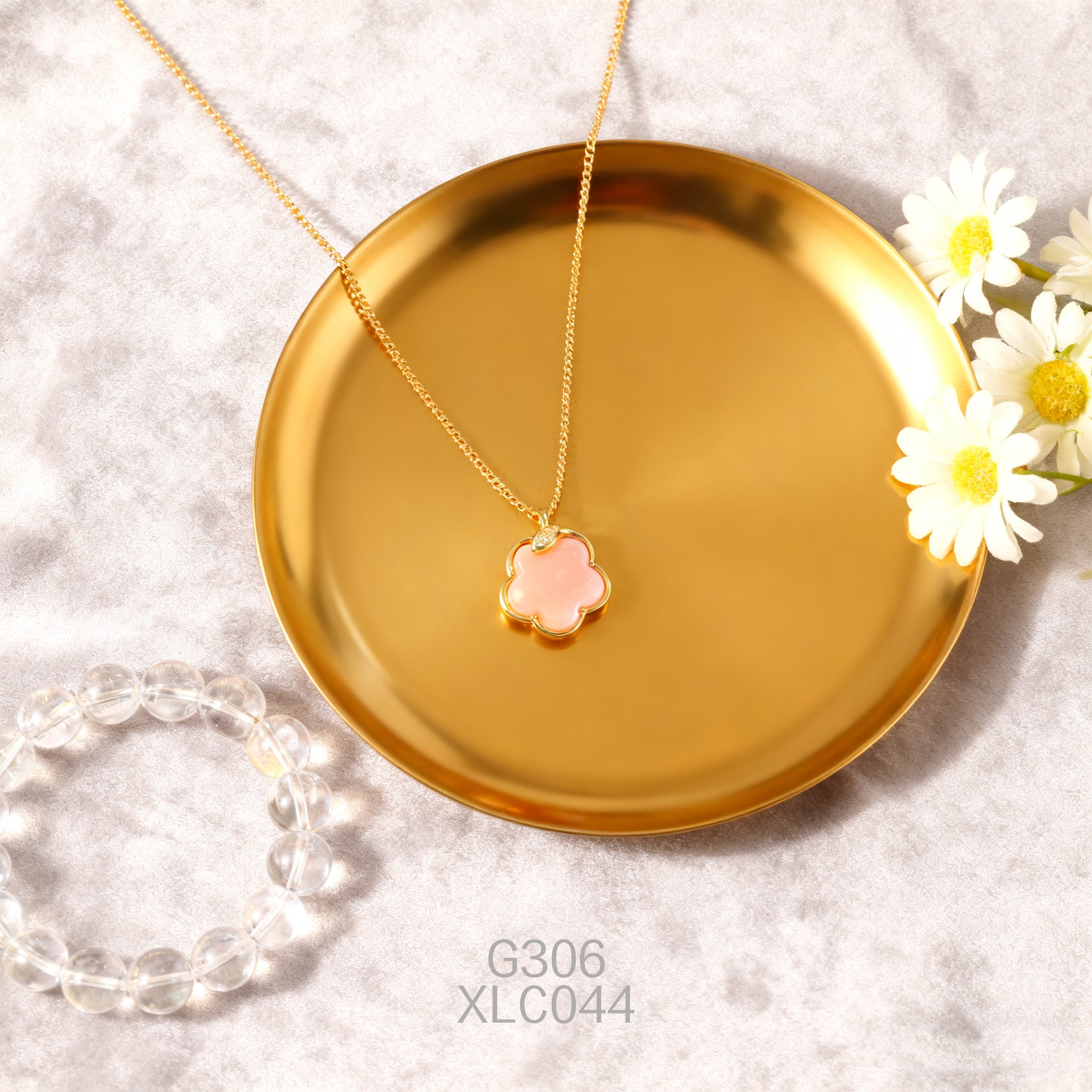 电镀黄金 12.5mm 梅花锆石女皇贝项链