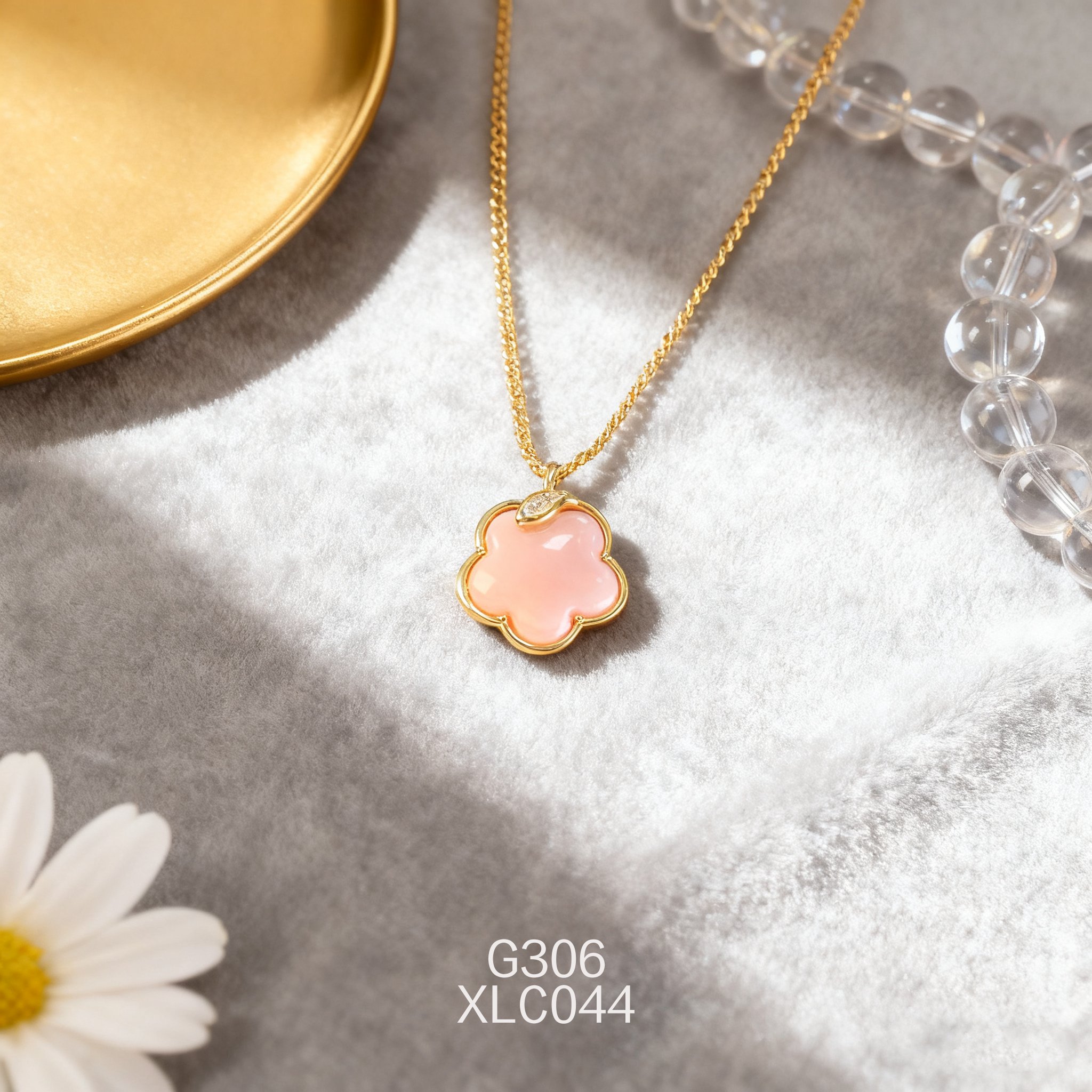 电镀黄金 12.5mm 梅花锆石女皇贝项链