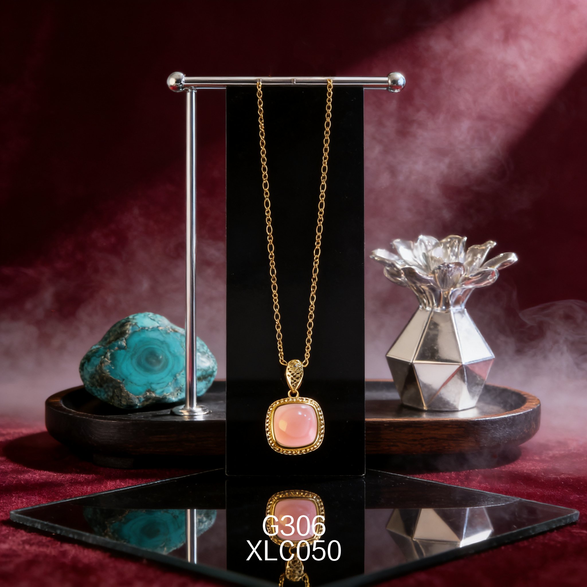 电镀黄金 11 x 11mm 正方女皇项链