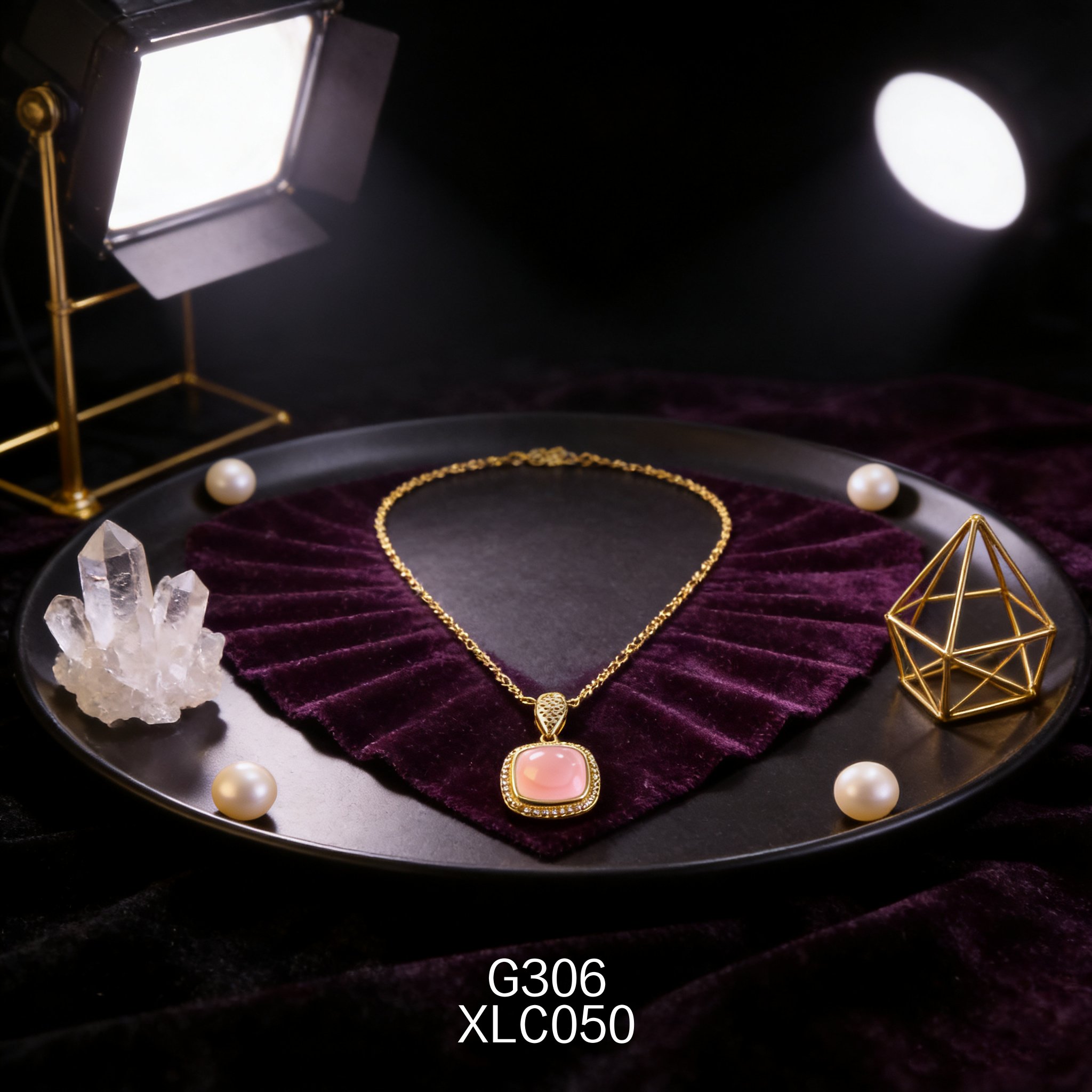 电镀黄金 11 x 11mm 正方女皇项链