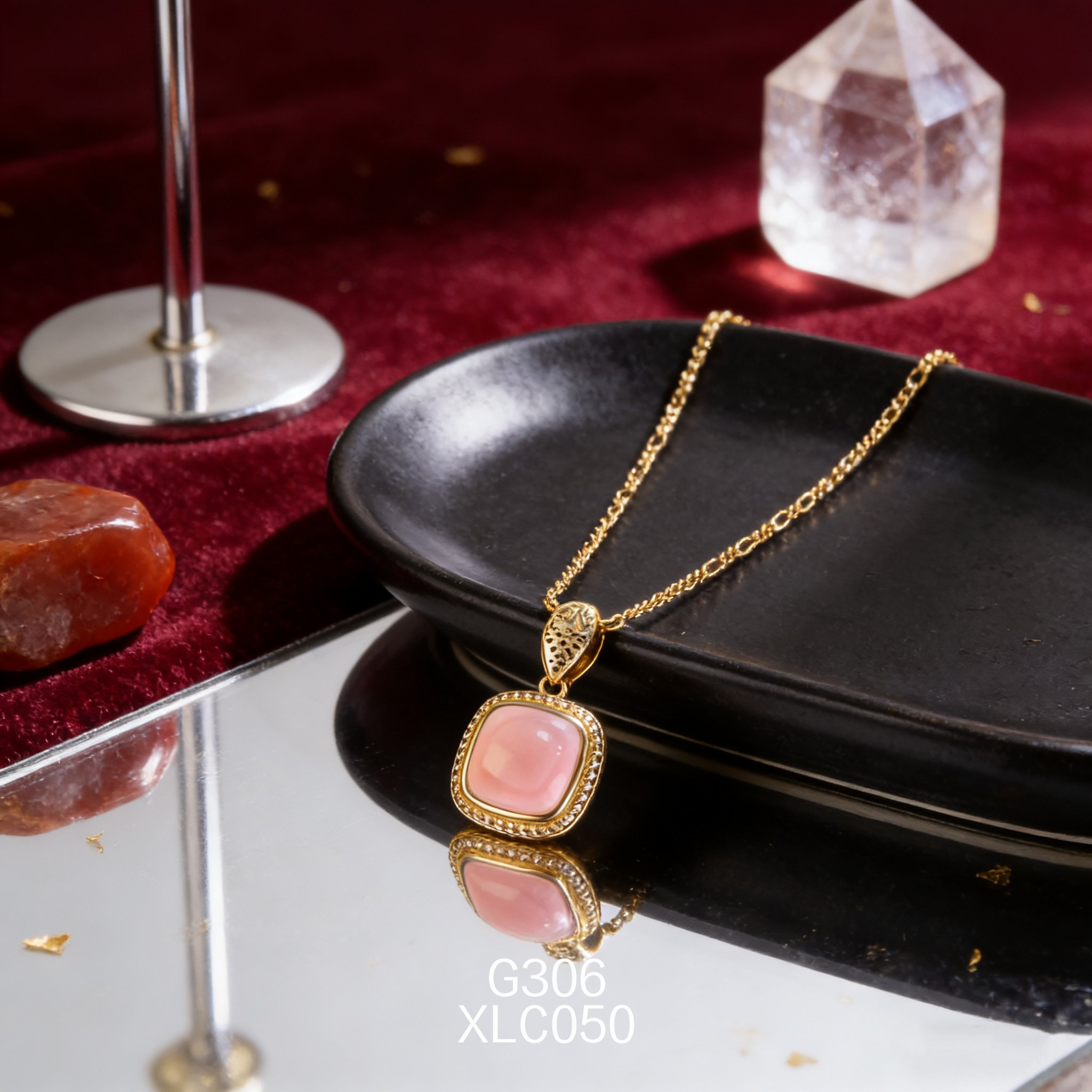 电镀黄金 11 x 11mm 正方女皇项链