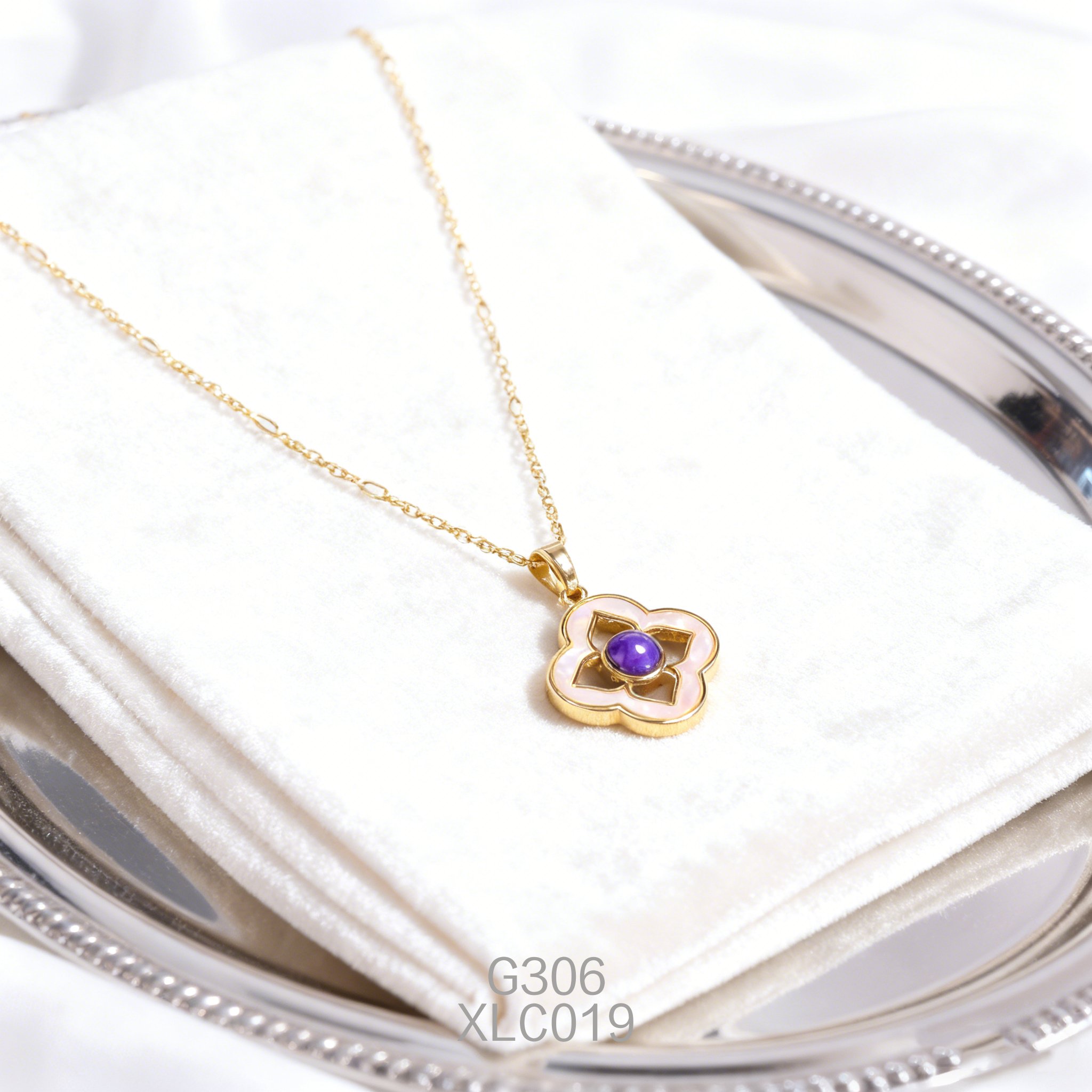 电镀黄金 18 x 2mm 白贝 + 6 x 3mm 青金项链