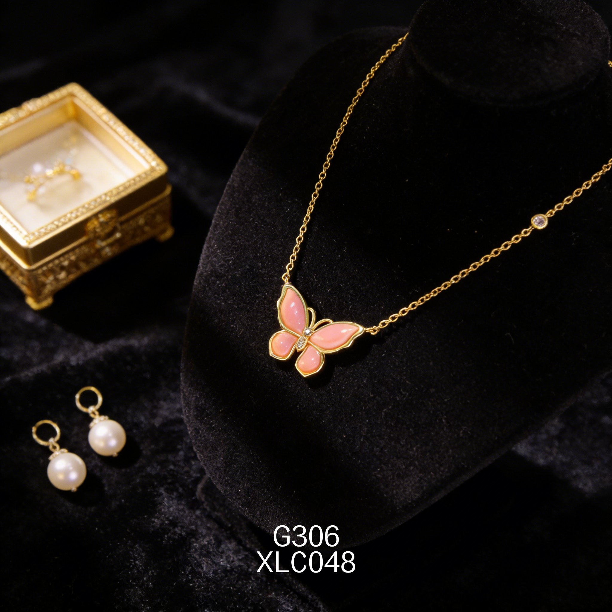 电镀黄金锆石蝴蝶女皇贝项链