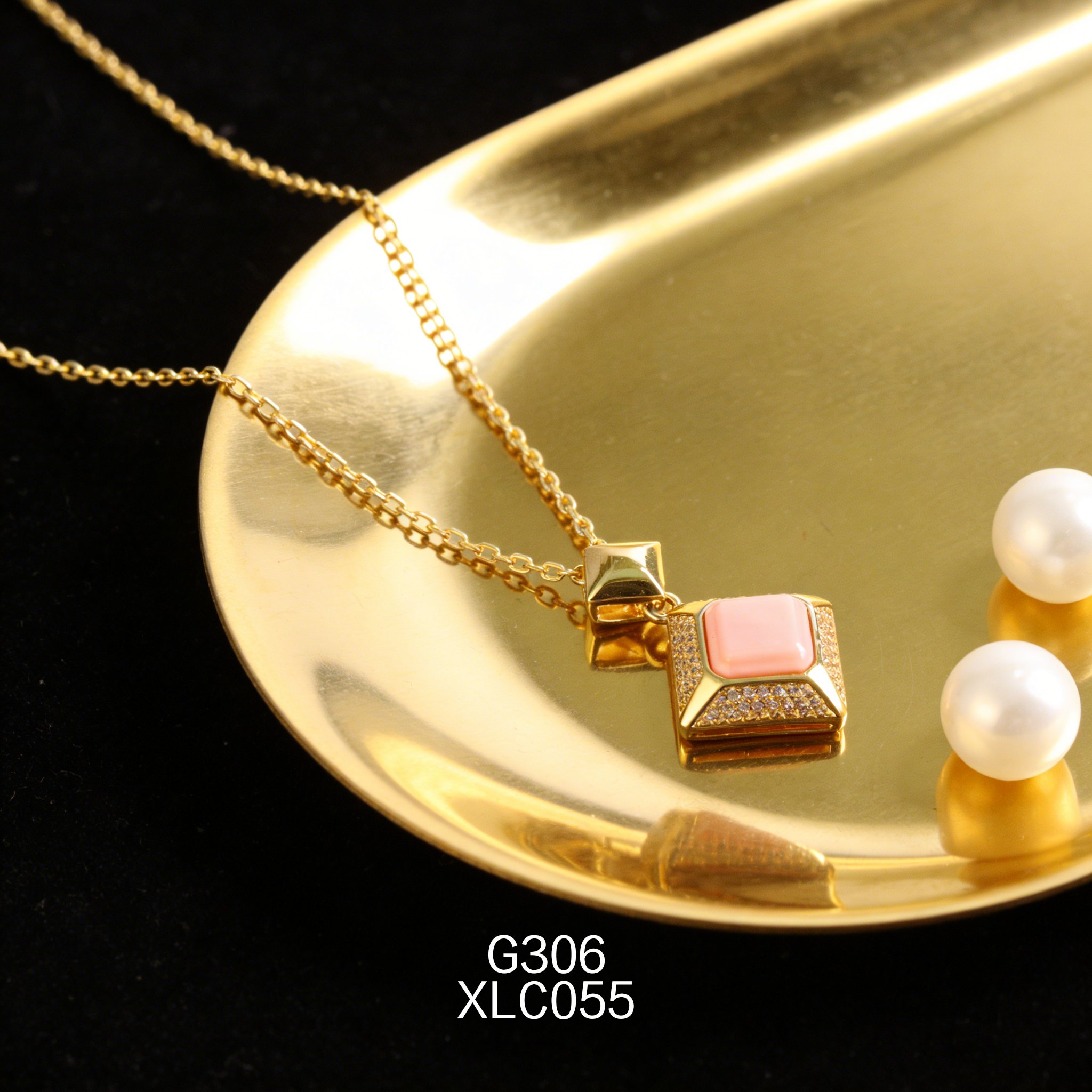 电镀黄金 10 x 10mm 镶锆石方形项链