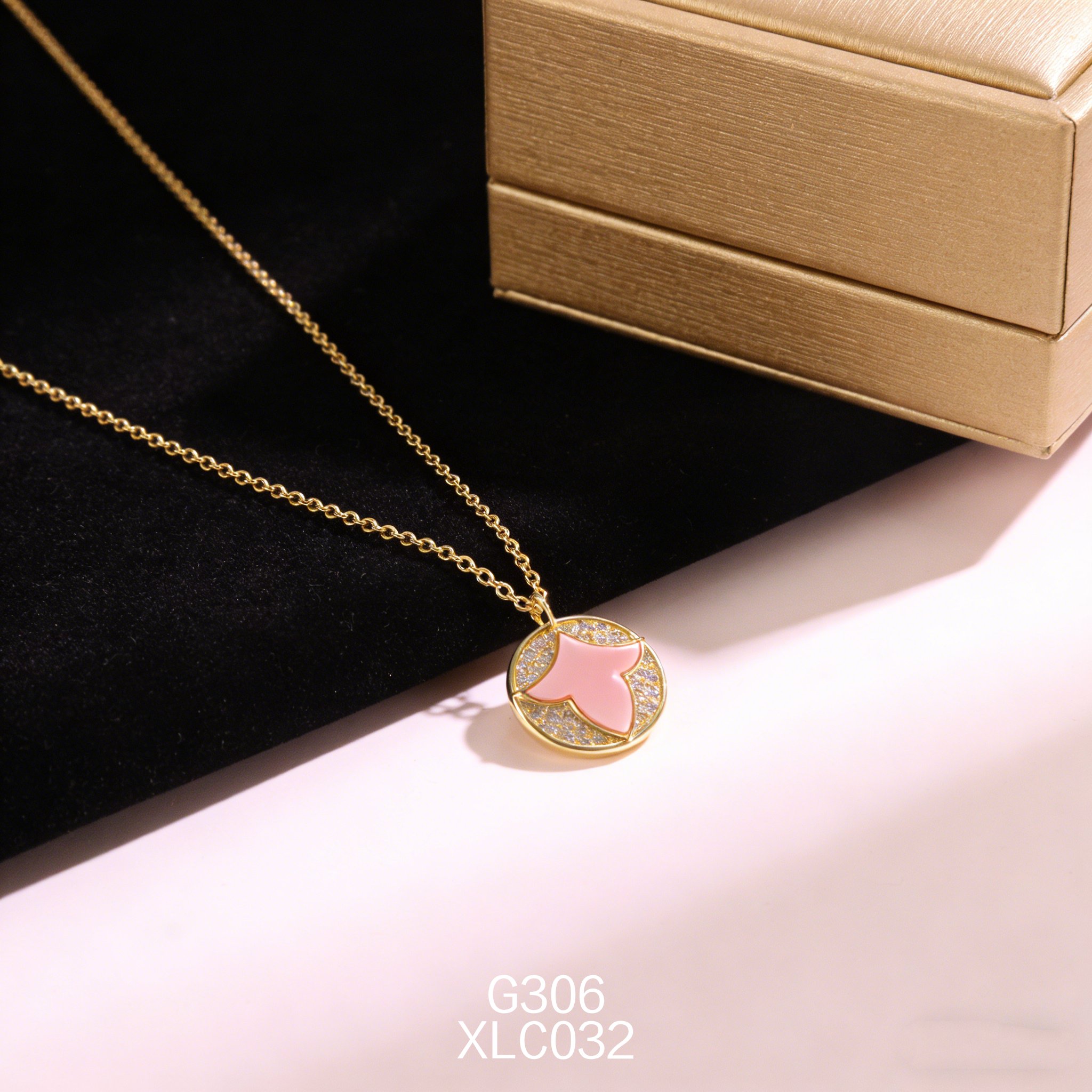 電鍍黃金鋯石三瓣女皇貝項鍊