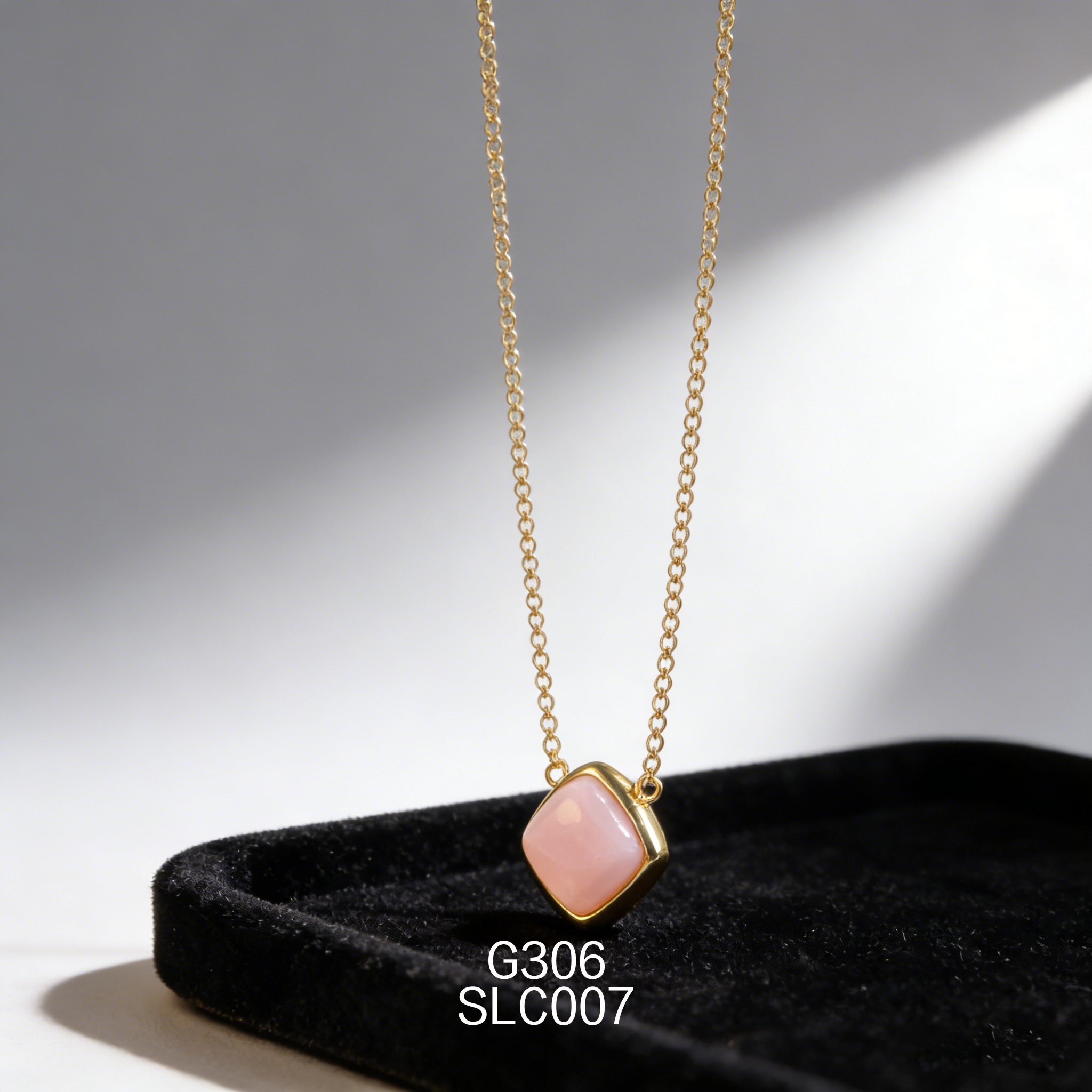 电镀黄金 10 x 10mm 正方女皇贝手链