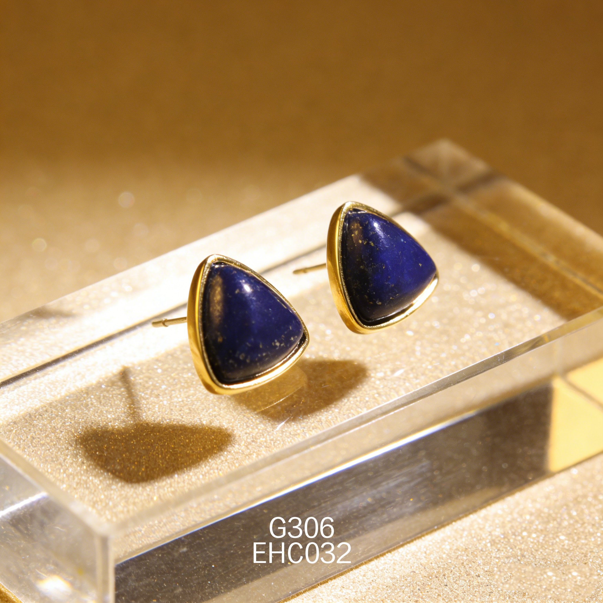 電鍍黃金 10 x 10mm 三角青金耳環