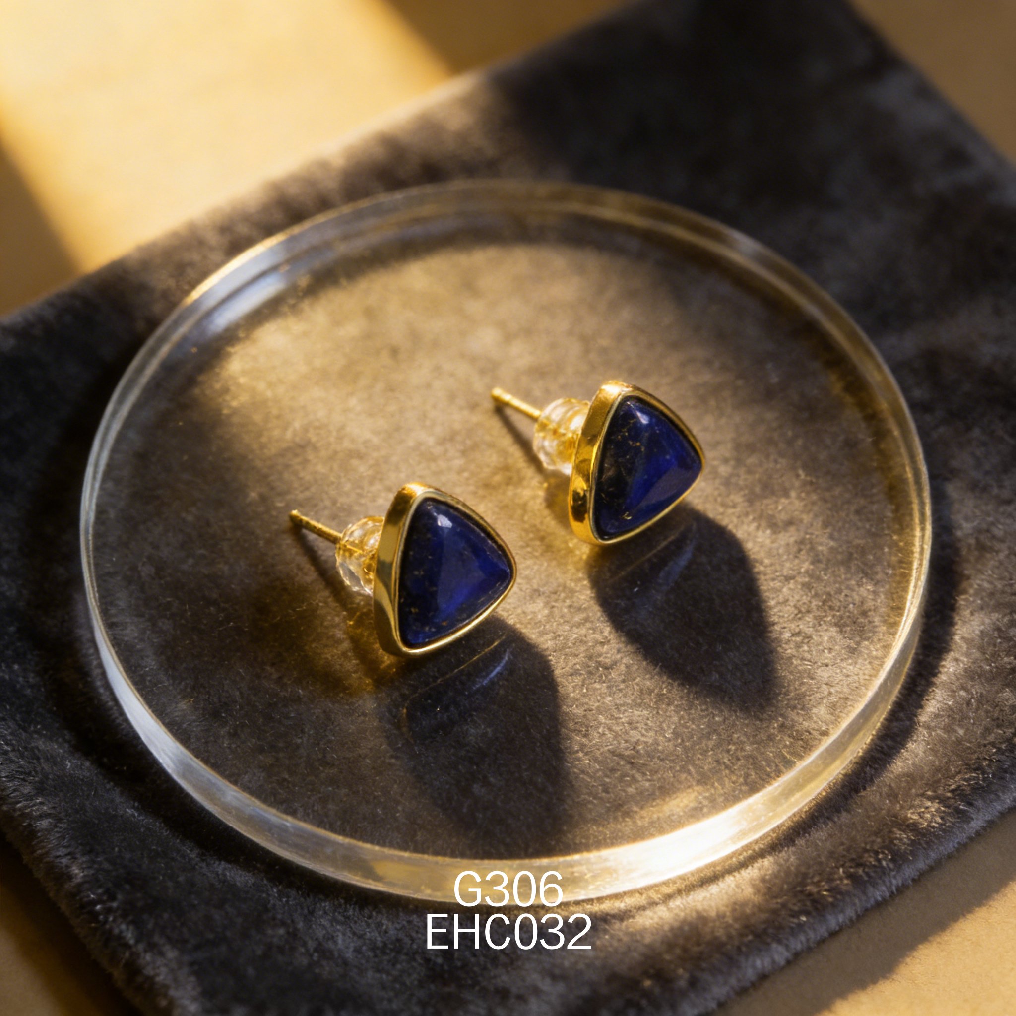 電鍍黃金 10 x 10mm 三角青金耳環