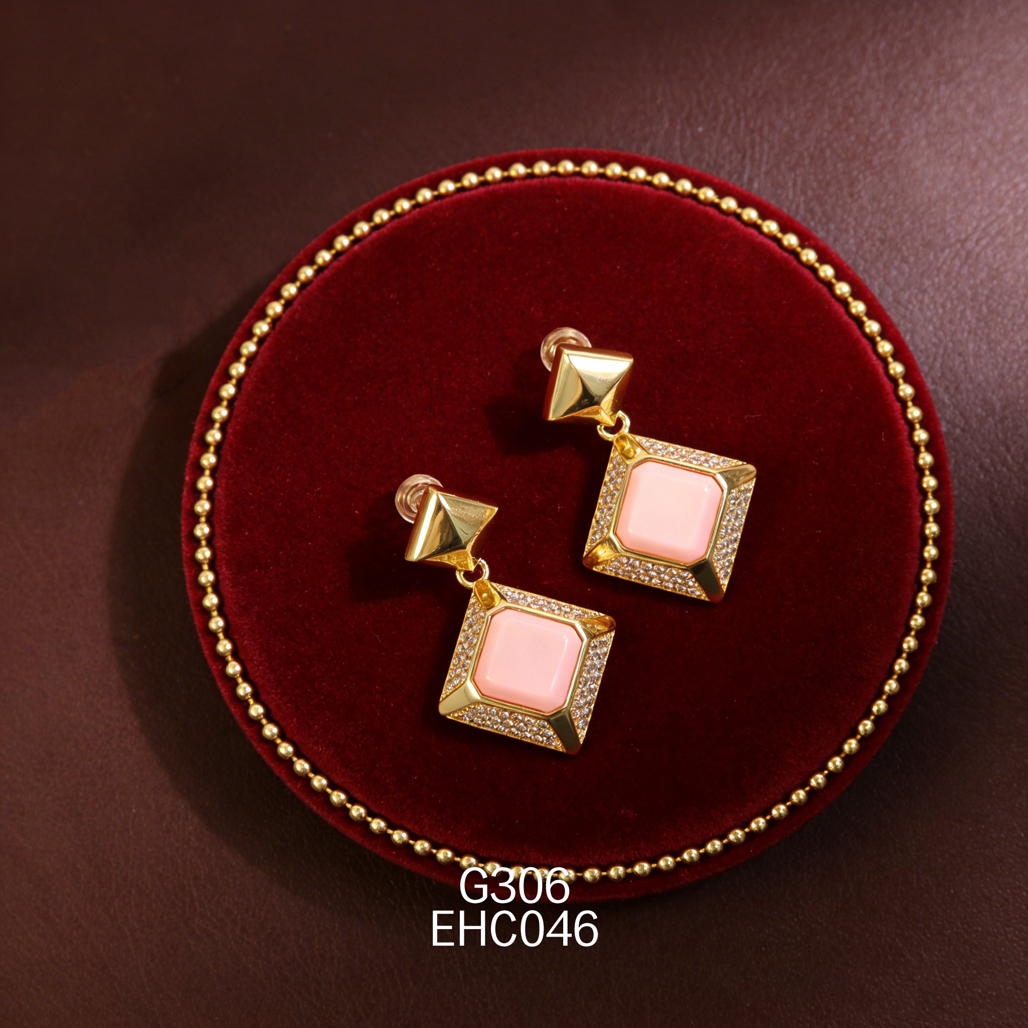 电镀黄金 10 x 10mm 锆石方形女皇贝耳环