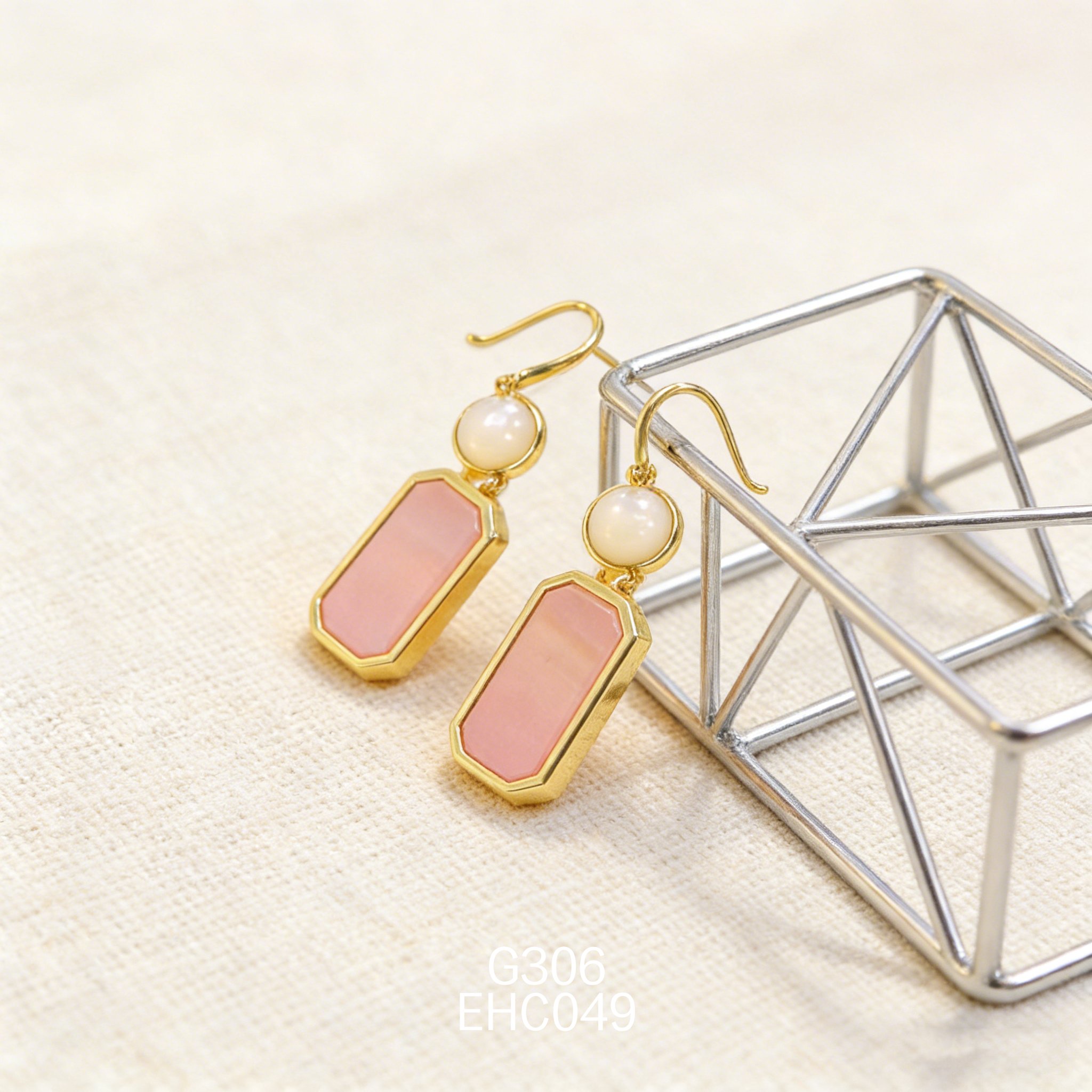 电镀黄金8ｍ白贝 + 10 x 21mm 女皇贝耳环