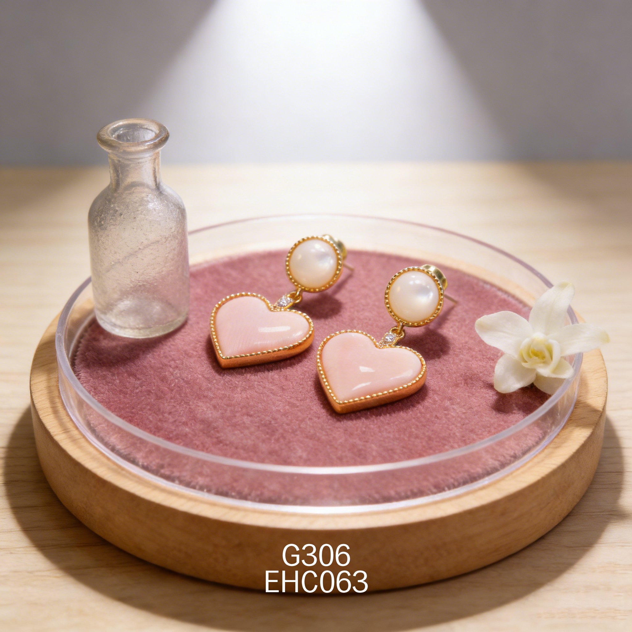 电镀黄金白贝女皇贝耳环