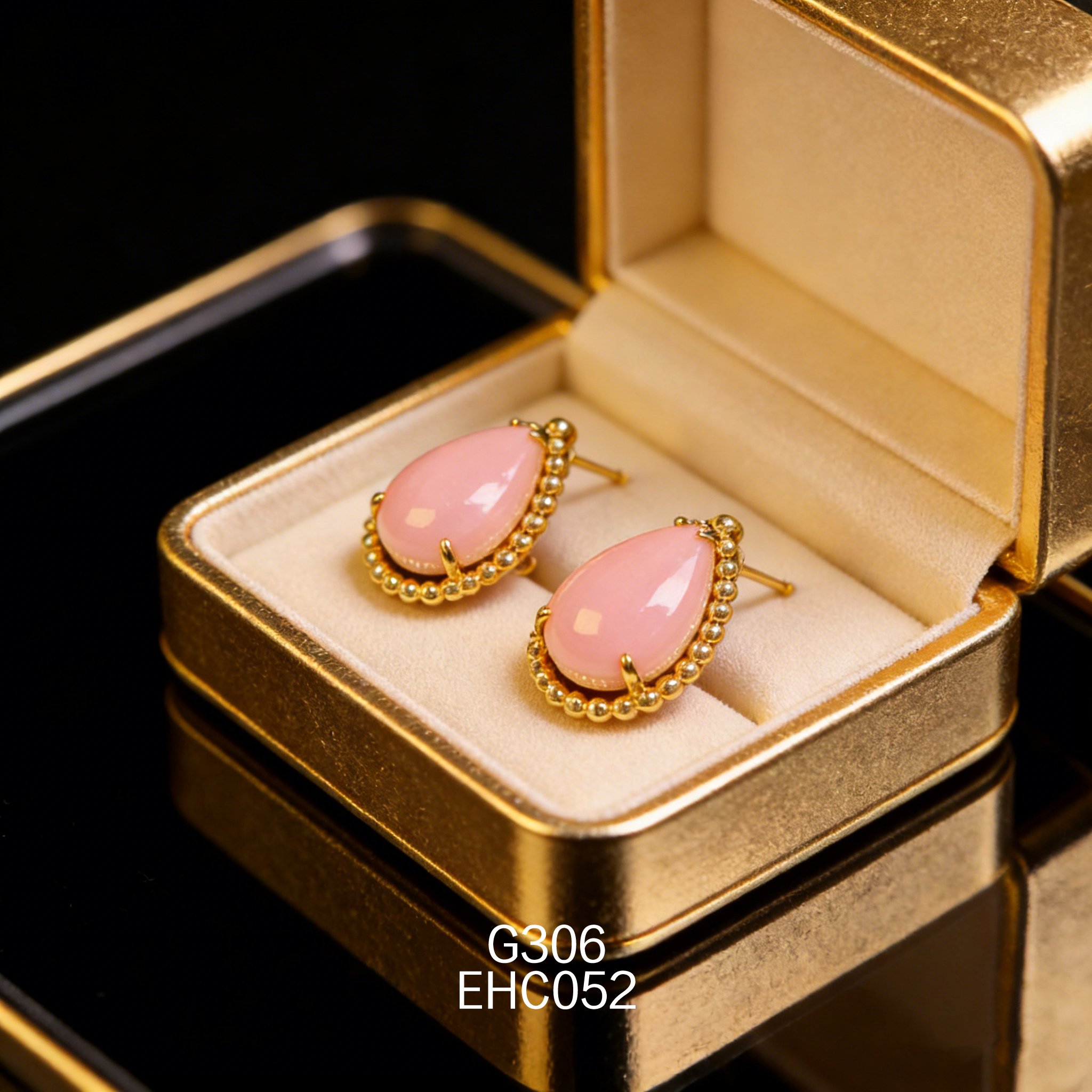 电镀黄金女皇贝耳环